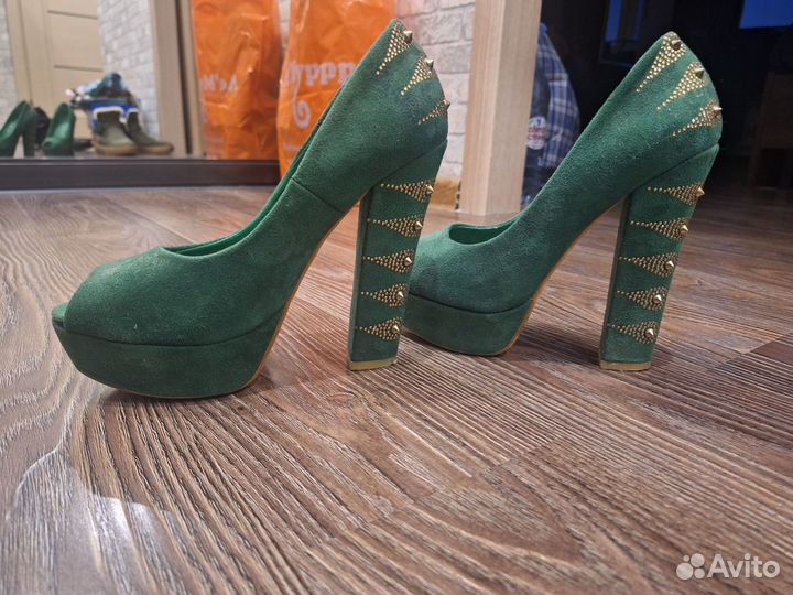 Отдам бесплатно женские туфли, 37 размер