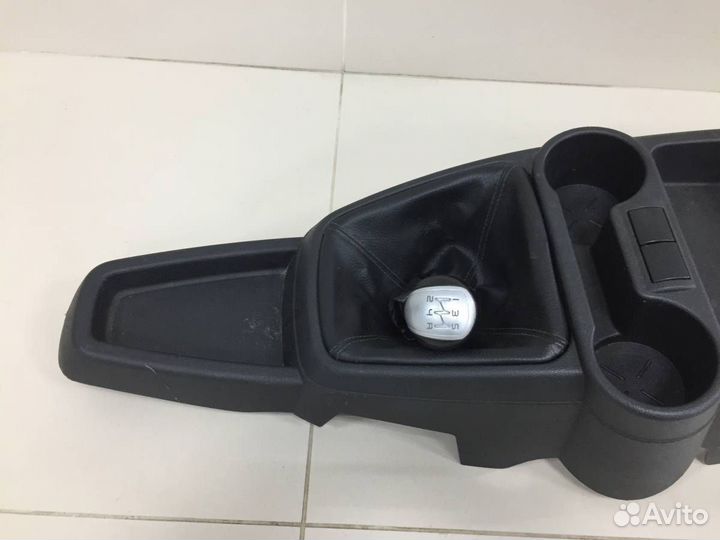 Консоль центральная LADA Granta 2011