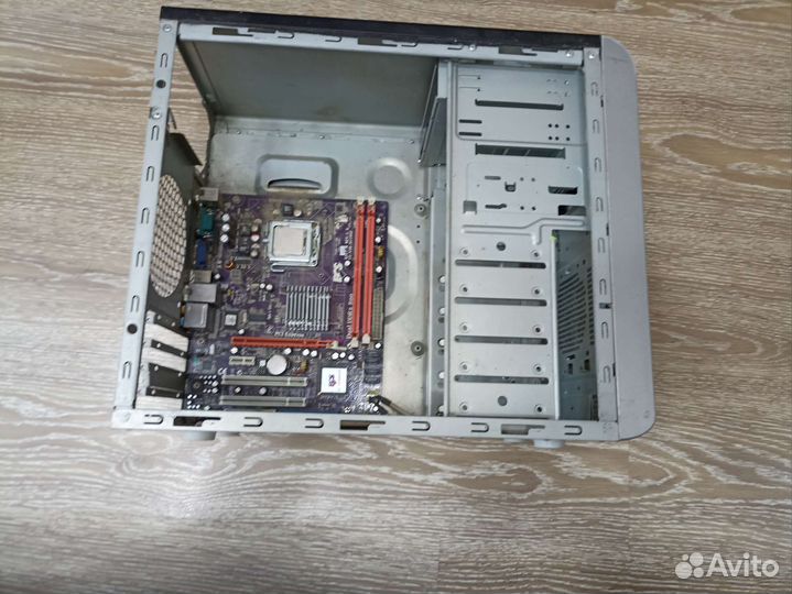 Материнская плата 775