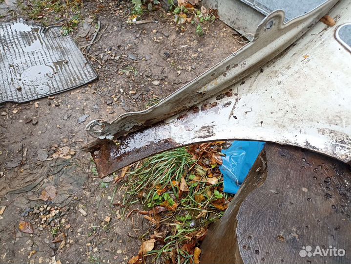 Передние крыло на гольф 4 оригинал