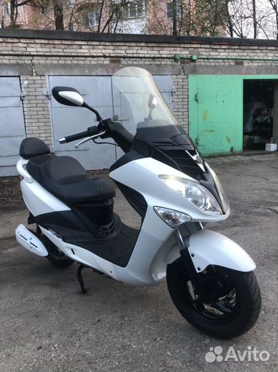 Максискутер SYM Joyride 200i