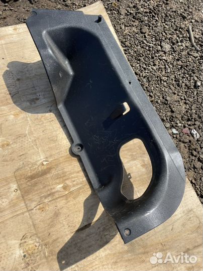 Гранта лифтбек обшивка багажника