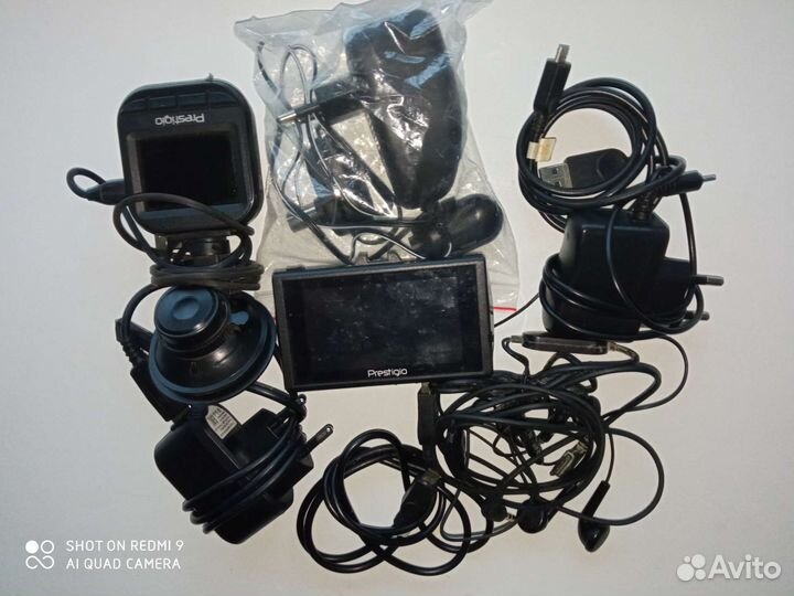 Зарядное устройство, видеокамера, блютуз наушник