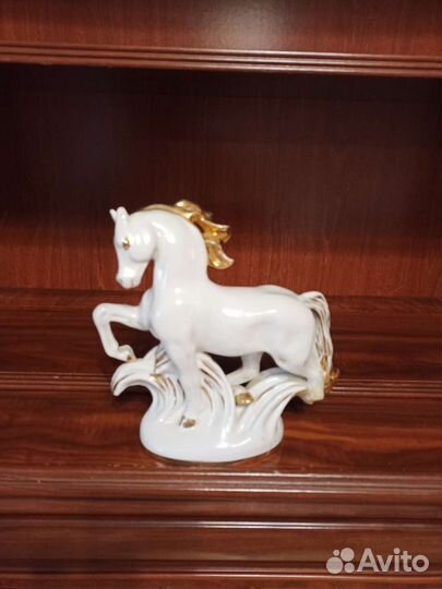 Статуэтка фарфор
