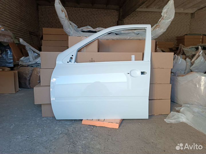 Дверь LADA granta левая передняя белый