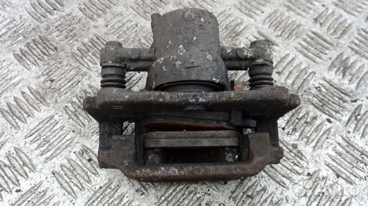 Суппорт тормозной задний правый toyota avensis T25