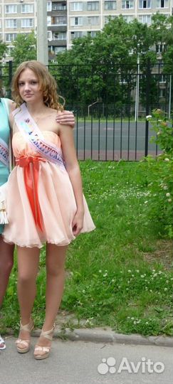 Красивое платье (коктейльное) на выпускной