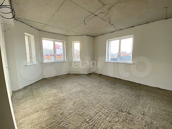 Дом 293,4 м² на участке 12,5 сот.