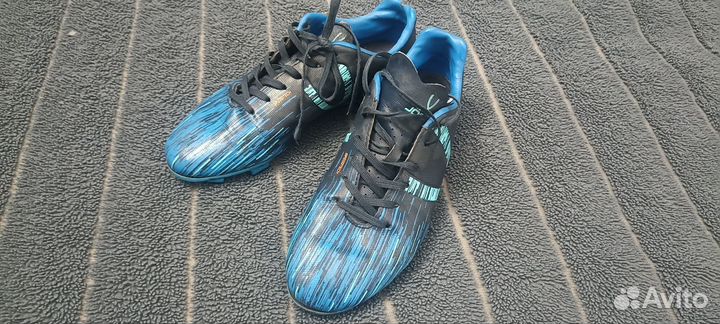 Футбольные бутсы