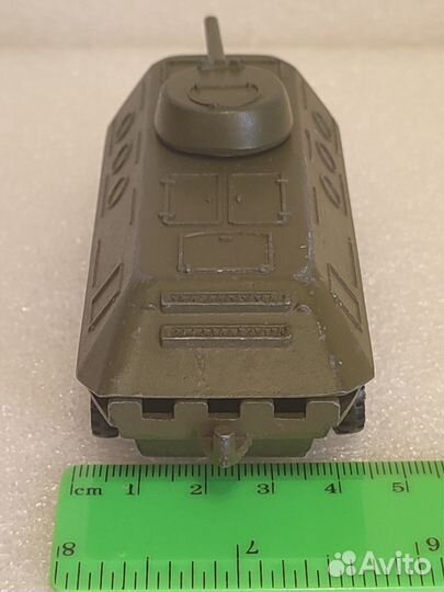 Детская игрушка. Бронетранспортёр. бтр