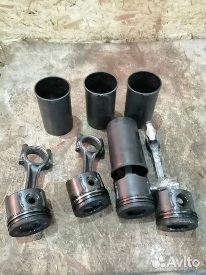 Поршень с шатунов Fuso Canter 4M50