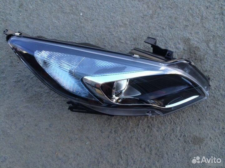 Фара Opel Zafira C