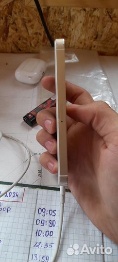 iPhone SE, 32 ГБ