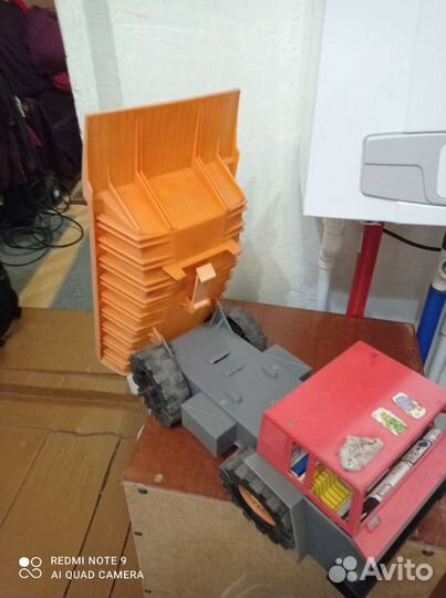 Игрушка пластиковая, самосвал из 90 годов