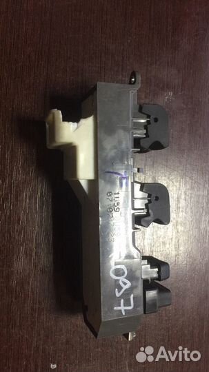 Кнопка стеклоподъемника двери передней левой