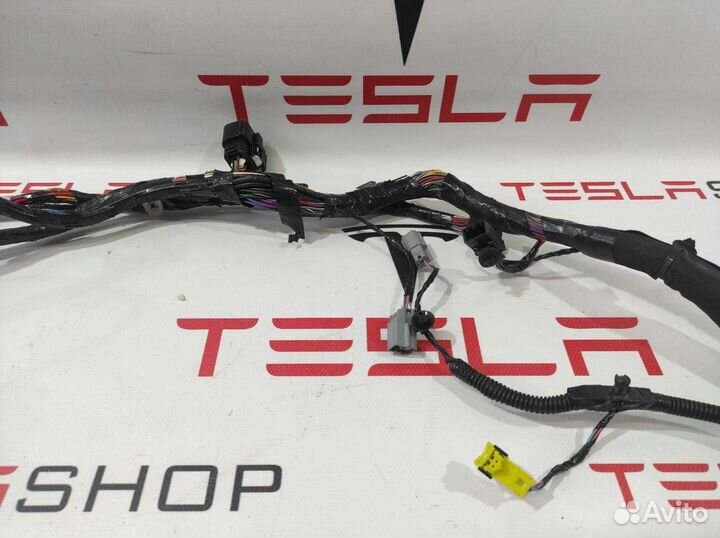 Электропроводка салона Tesla Model S 2015