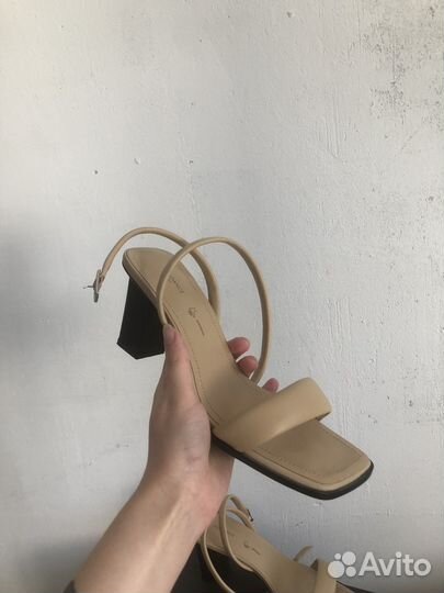 Босоножки на каблуке