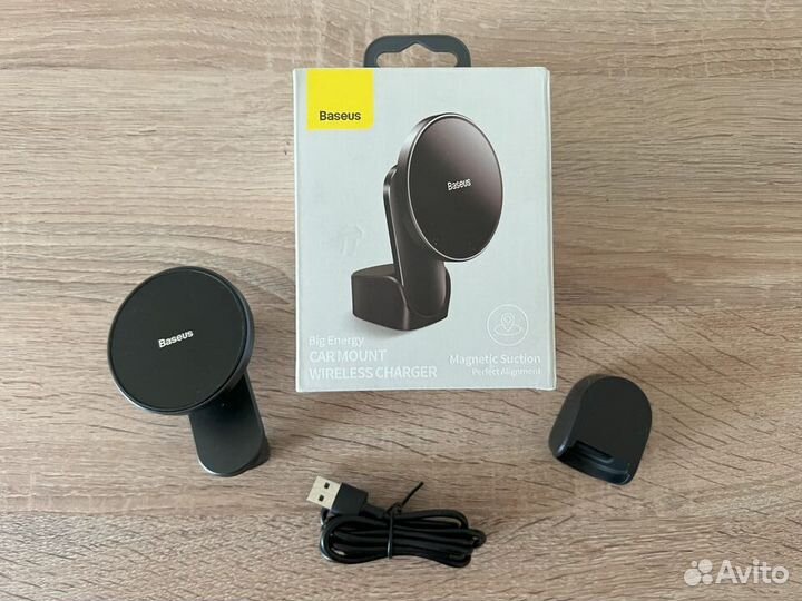 Автомобильный держатель с зарядой Baseus MagSafe