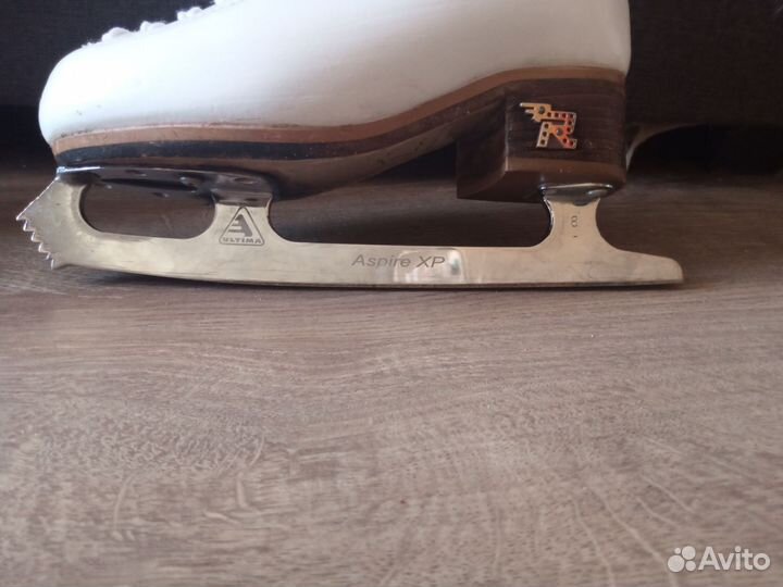 Коньки фигурные Risport 220