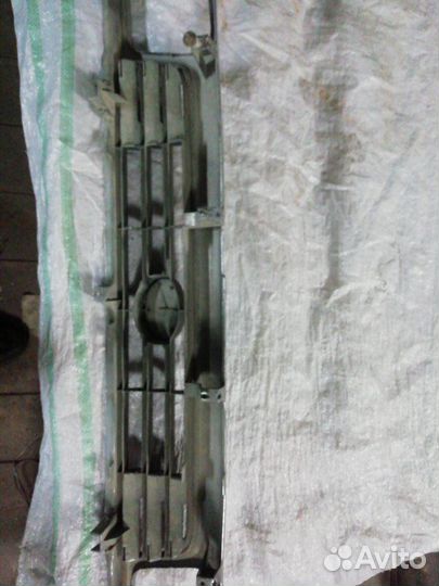 Решетка радиатора передняя Toyota Surf