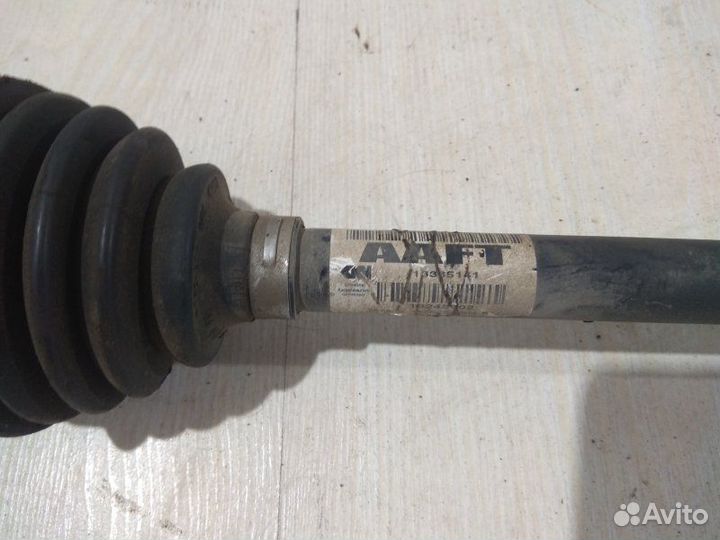 Вал приводной (Полуось) передний правый Opel Astra
