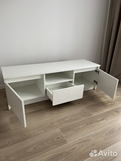 Тумба под телевизор белая