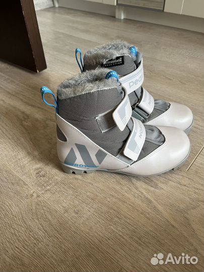 Лыжные ботинки детские 34 размер