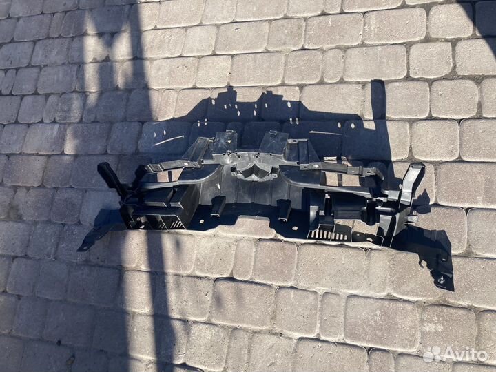 Кронштейн решетки радиатора mazda 3 bl