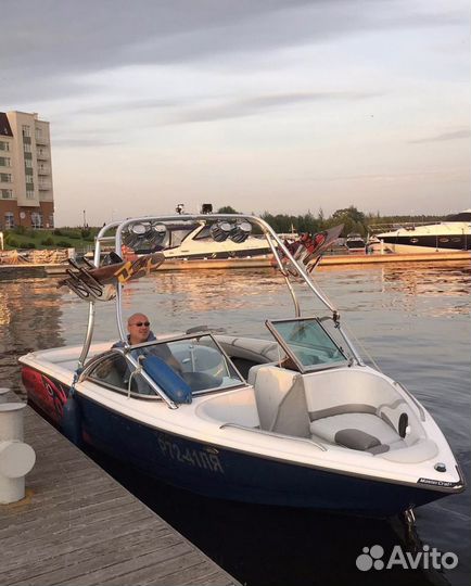 Аренда катера с капитаном (Mastercraft X-9)