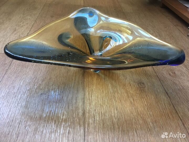 Ваза из цветного стекла