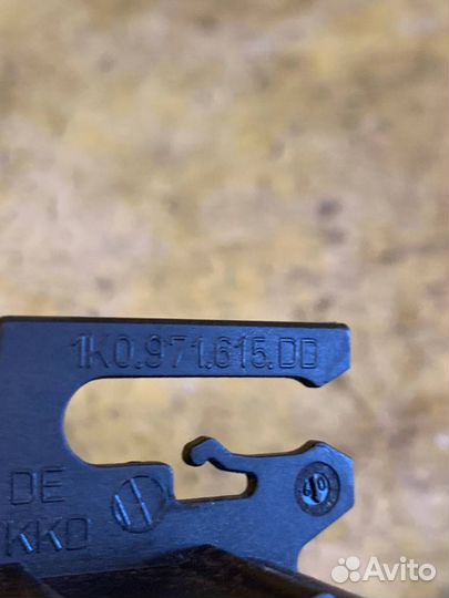 Канал для кабеля Volkswagen Golf 6