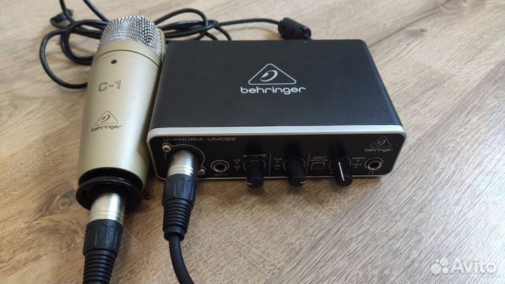 Внешняя звуковая карта behringer UMC22