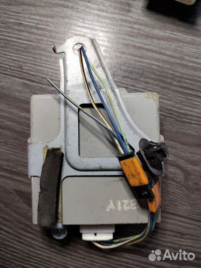 Блок управления центральным замком Lexus RX 300