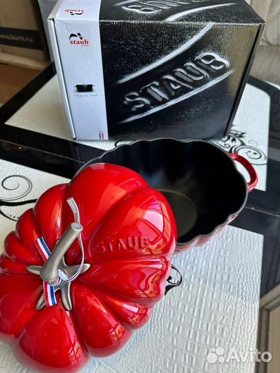 Чугунная эмалированная кастрюля Staub 2.9 л