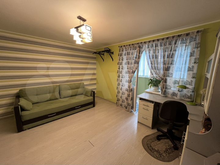 3-к. квартира, 82 м², 8/10 эт.