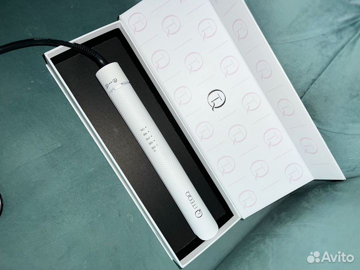 Выпрямитель для волос новый