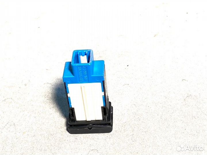 Кнопка обогрева сидений передняя левая Toyota