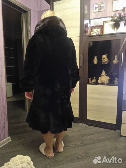 Шуба мутоновая С норковым капюшоном