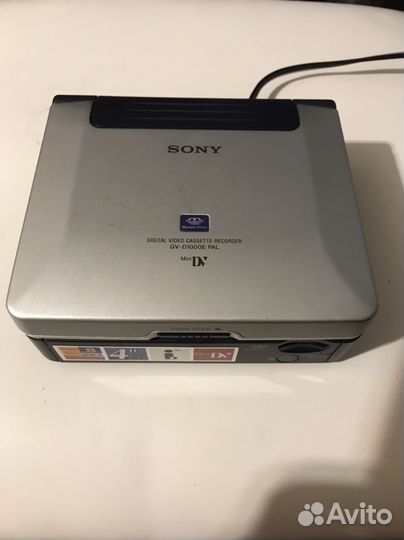 Пopтативный видеомагнитофон Sоny GV-D1000E