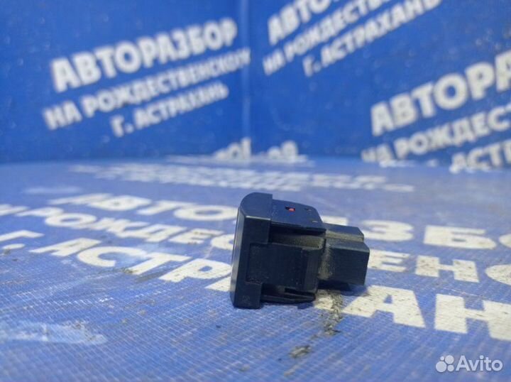 Кнопка блокировки замка двери Geely Mk седан