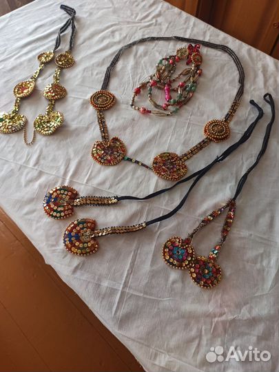 Женский старинный народный костюм (элементы)