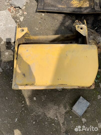 Ящик инструментов Komatsu 290-8/300-8