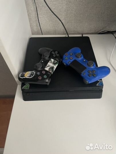 Игровая приставка ps4 slim с играми и 2 джостика