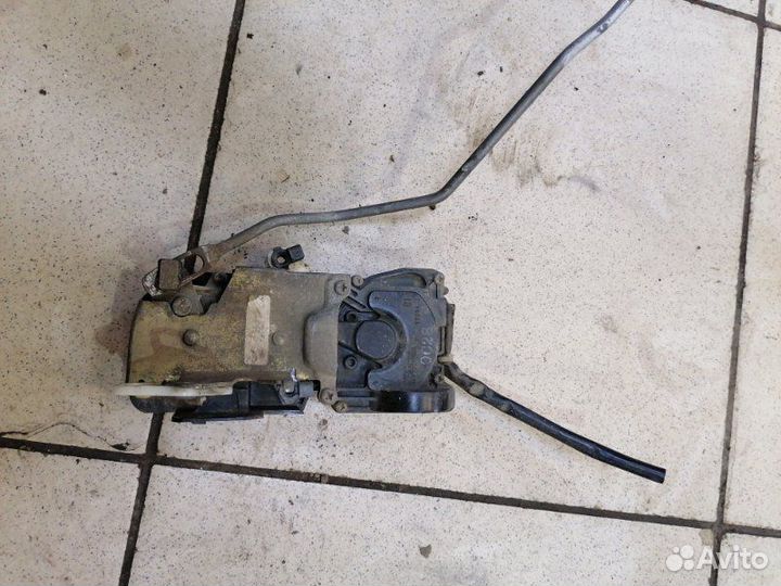 Замок дверной передний левый Mazda Familia