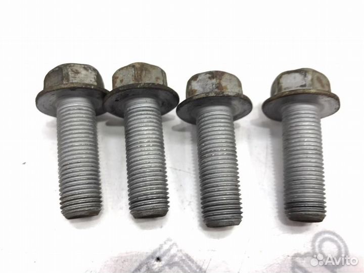 Болт крепления передней ступицы Nissan Teana (J32