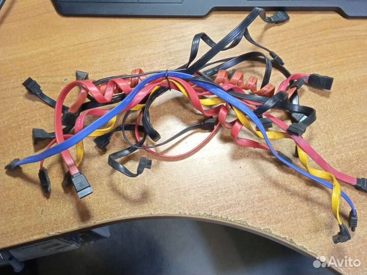 12 SATA кабелей