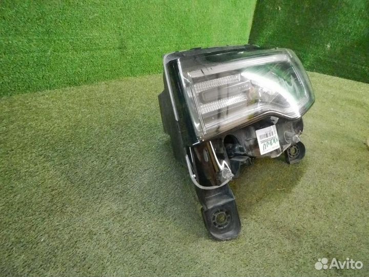 Фара левая Jeep Grand Cherokee