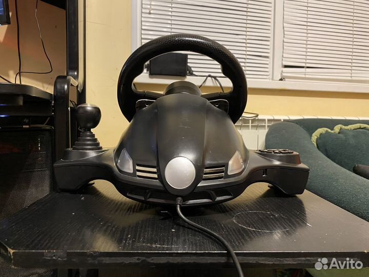 Игровой руль с педалями