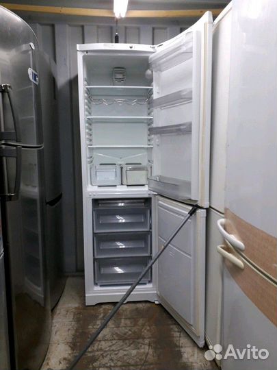 Холодильник б/у Hotpoint-Ariston rmba1200.03