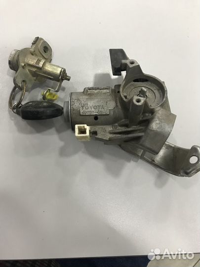 Замок зажигания Toyota Corolla 2007 года
